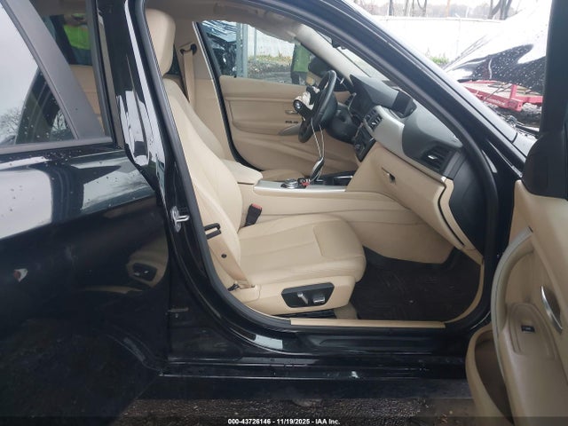 43726146 :رقم المزاد ، WBA8E5G5XGNU21642 vin ، 2016 Bmw 320i Xdrive مزاد بيع