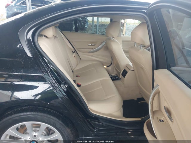 43726146 :رقم المزاد ، WBA8E5G5XGNU21642 vin ، 2016 Bmw 320i Xdrive مزاد بيع