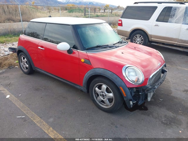 2010 MINI COOPER WMWMF3C50ATZ26257 Photo 0