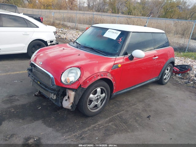 2010 MINI COOPER WMWMF3C50ATZ26257 Photo 1