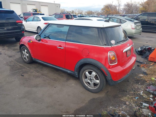 2010 MINI COOPER WMWMF3C50ATZ26257 Photo 2