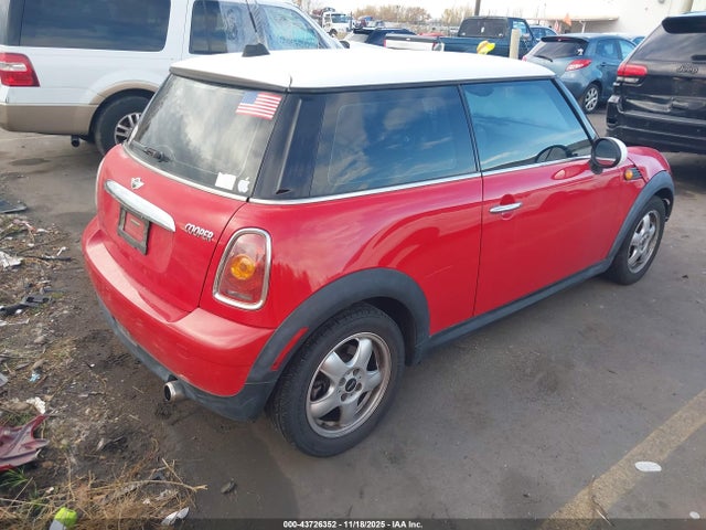2010 MINI COOPER WMWMF3C50ATZ26257 Photo 3