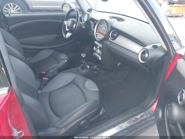 2010 MINI COOPER WMWMF3C50ATZ26257 Photo 4