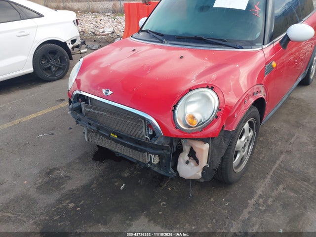 2010 MINI COOPER WMWMF3C50ATZ26257 Photo 5