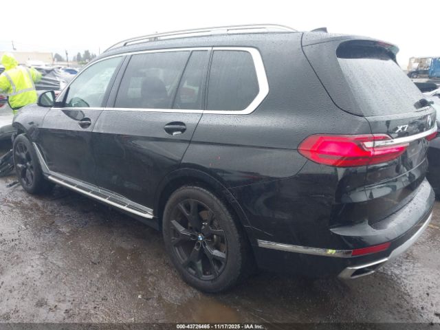 2021 BMW X7 5UXCW2C03M9F75439 Photo 2
