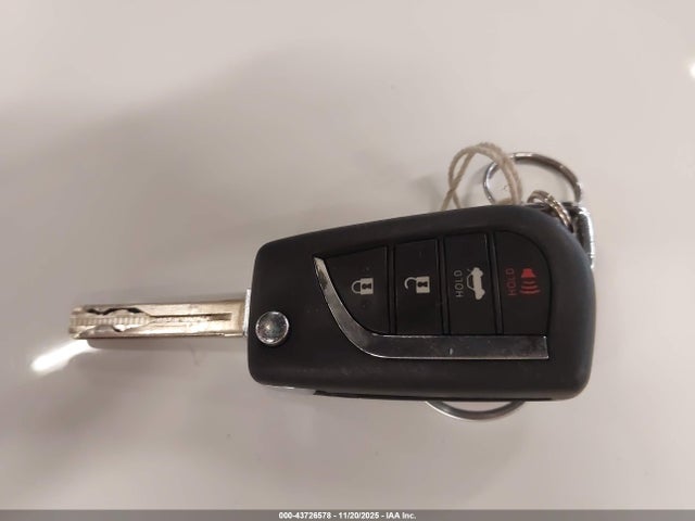 JTDEPMAE4N3030210 Toyota COROLLA LE
