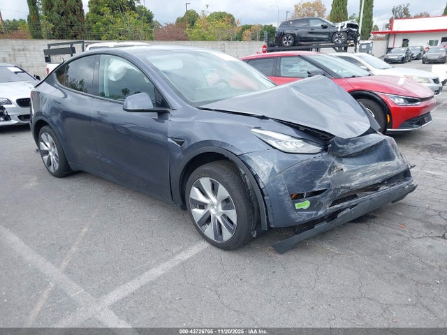 2023 TESLA MODEL Y 7SAYGDEE1PA061587 Photo 0
