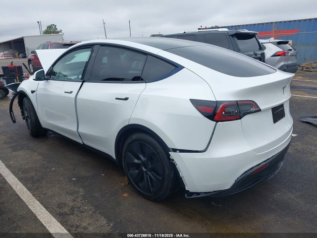 2025 TESLA MODEL Y 7SAYGDED3SA358344 Photo 2