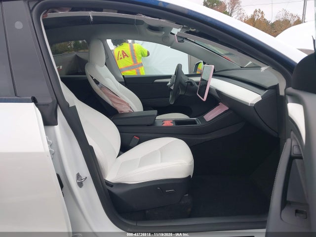 2025 TESLA MODEL Y 7SAYGDED3SA358344 Photo 4