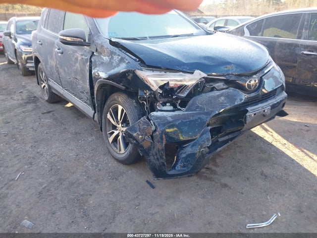 JTMBFREVXJJ728405 Toyota RAV4 LE