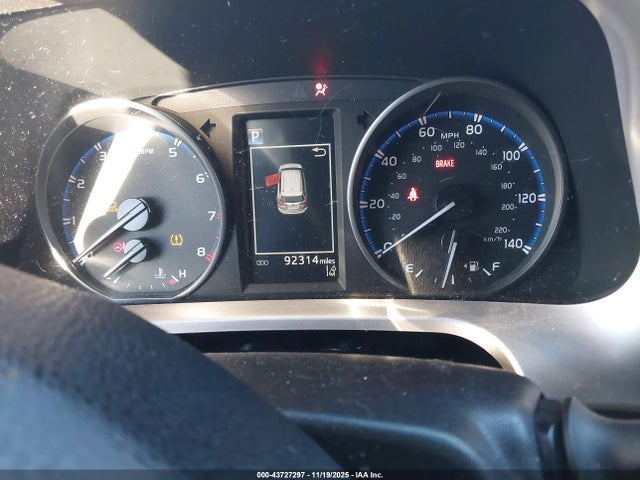 JTMBFREVXJJ728405 Toyota RAV4 LE
