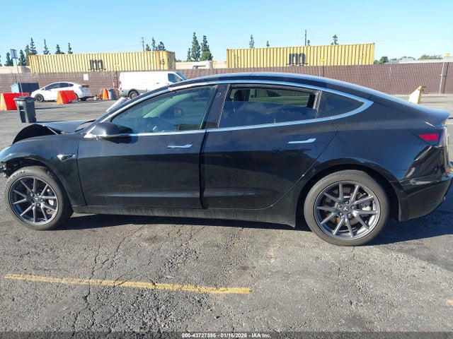 Tesla MODEL 3 2018 5YJ3E1EA0JF008446 Image 13