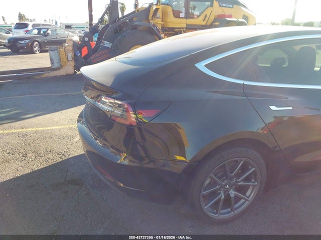 2018 TESLA MODEL 3 5YJ3E1EA0JF008446 Photo 3