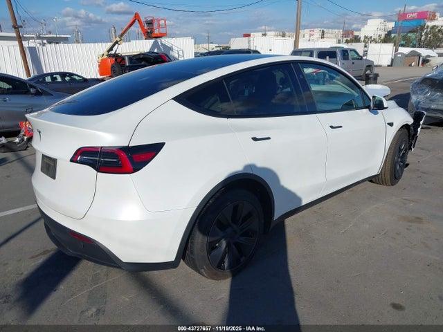2025 TESLA MODEL Y 7SAYGDED4SF281065 Photo 3