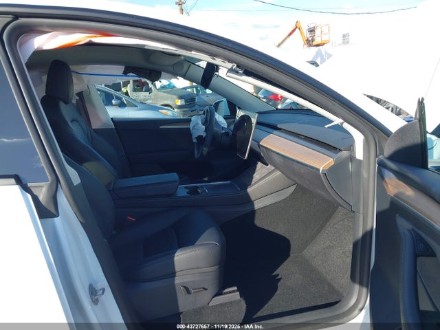 2025 TESLA MODEL Y 7SAYGDED4SF281065 Photo 4