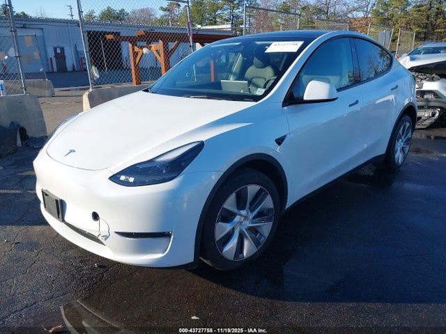 2024 TESLA MODEL Y 7SAYGDEE7RA275003 Photo 1
