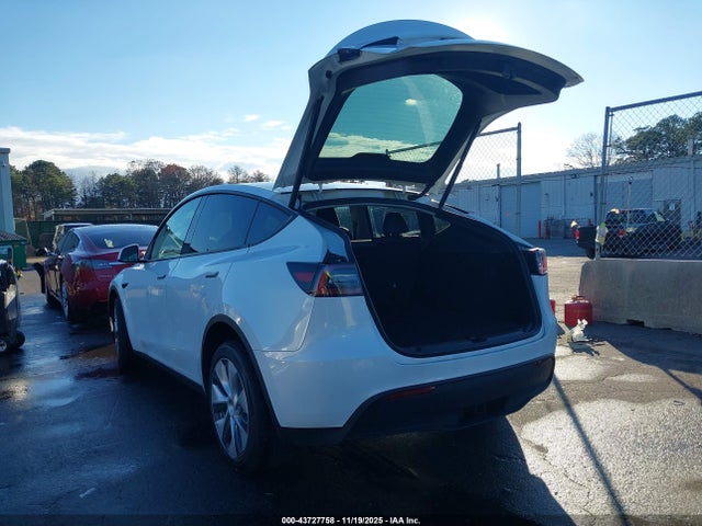 2024 TESLA MODEL Y 7SAYGDEE7RA275003 Photo 2