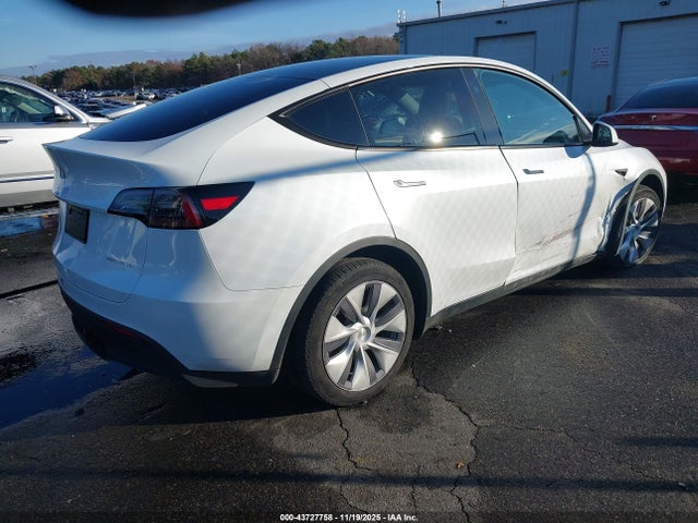 2024 TESLA MODEL Y 7SAYGDEE7RA275003 Photo 3