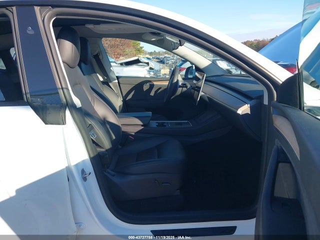 2024 TESLA MODEL Y 7SAYGDEE7RA275003 Photo 4