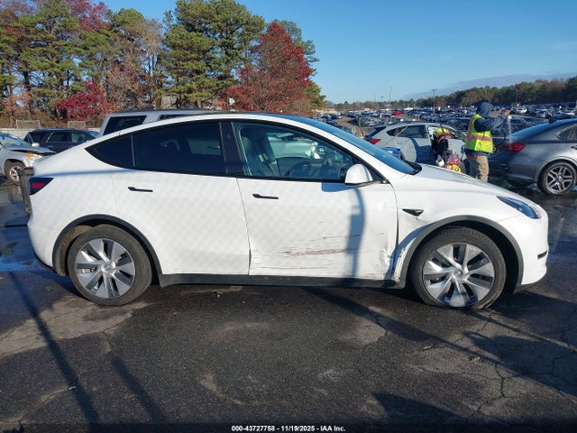 2024 TESLA MODEL Y 7SAYGDEE7RA275003 Photo 5