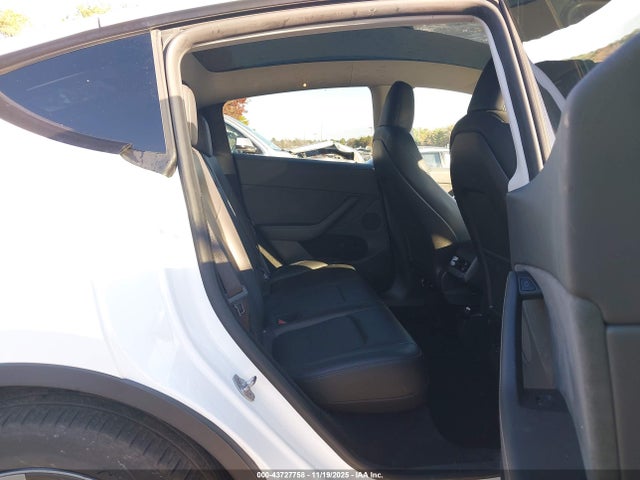2024 TESLA MODEL Y 7SAYGDEE7RA275003 Photo 7