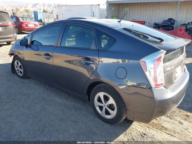 2015 TOYOTA PRIUS JTDKN3DU3F2004002 Photo 2