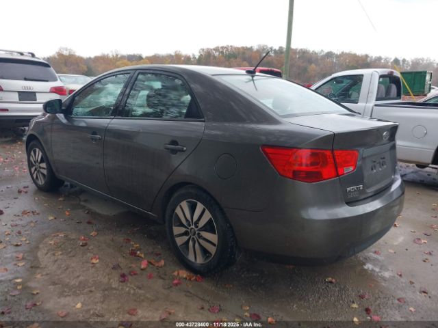 2013 KIA FORTE KNAFU4A2XD5712074 Photo 2