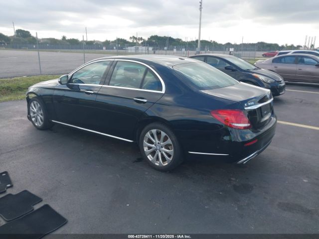 2017 MERCEDES-BENZ E 300 WDDZF4JB7HA145528 Photo 2
