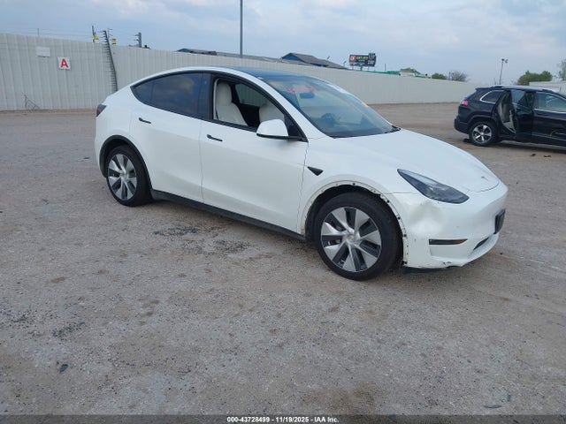 2023 TESLA MODEL Y 7SAYGDEE9PF627790 Photo 0
