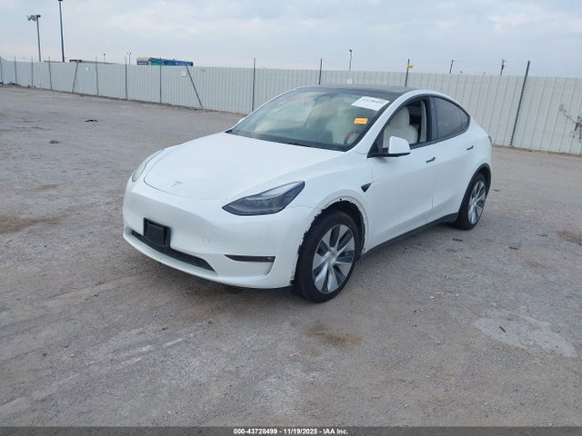 2023 TESLA MODEL Y 7SAYGDEE9PF627790 Photo 1
