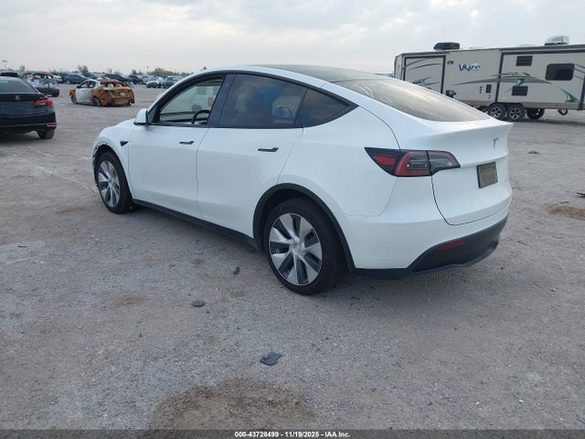 2023 TESLA MODEL Y 7SAYGDEE9PF627790 Photo 2