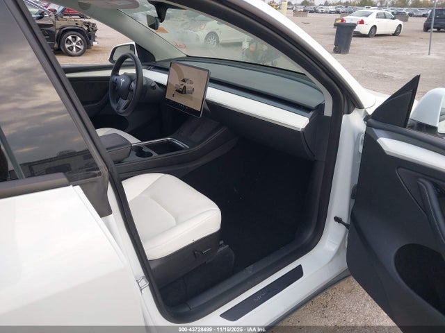 2023 TESLA MODEL Y 7SAYGDEE9PF627790 Photo 4