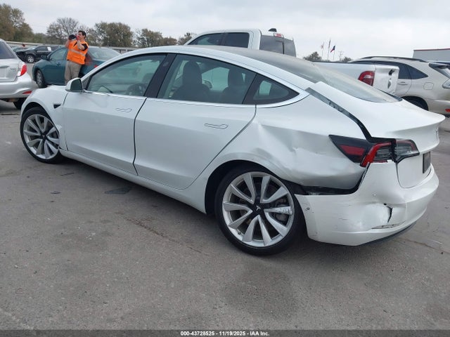 2020 TESLA MODEL 3 5YJ3E1EBXLF795532 Photo 2