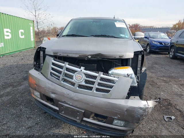 43728646 :رقم المزاد ، 1GYS4BEF2DR259879 vin ، 2013 Cadillac Escalade Luxury مزاد بيع
