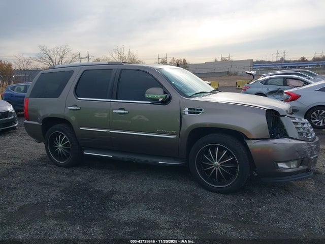 43728646 :رقم المزاد ، 1GYS4BEF2DR259879 vin ، 2013 Cadillac Escalade Luxury مزاد بيع