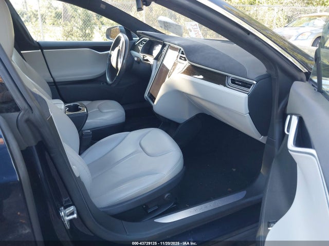2015 TESLA MODEL S 5YJSA1H11FFP75085 Photo 4