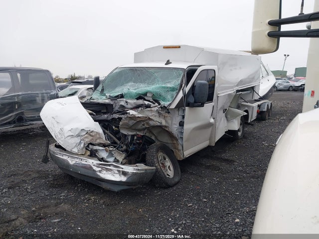 Chevrolet Express Cutaway Work Van 2019 1GB0GRFGXK1193442 Image 2