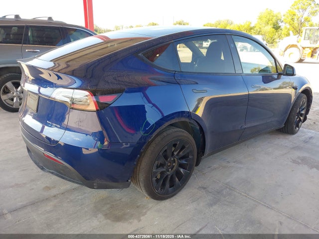 2024 TESLA MODEL Y 7SAYGDEE0RA238536 Photo 3