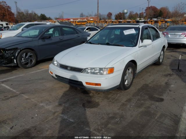 1995 HONDA ACCORD 1HGCE6660SA030546 Photo 1