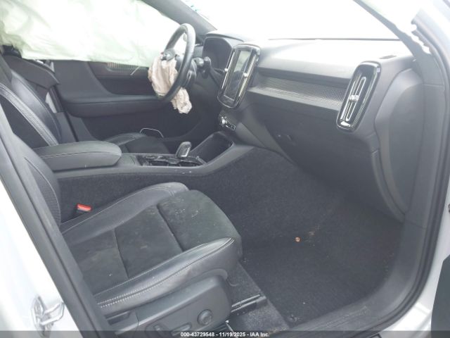 2020 VOLVO XC40 YV4162UM1L2172927 Photo 4