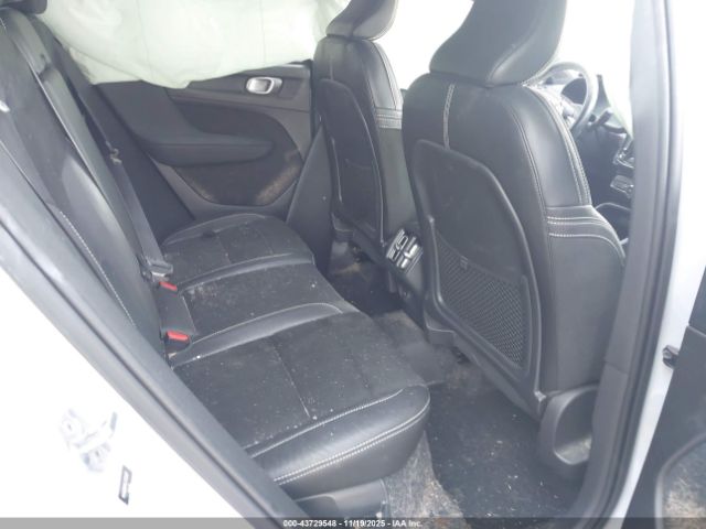 2020 VOLVO XC40 YV4162UM1L2172927 Photo 7