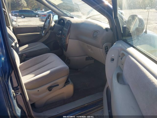 2001 CHRYSLER TOWN & COUNTRY 2C4GP74L11R392159 Photo 4