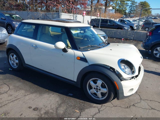 2010 MINI COOPER WMWMF3C56ATZ65306 Photo 0