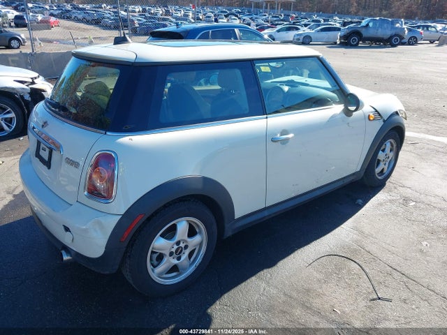 2010 MINI COOPER WMWMF3C56ATZ65306 Photo 3