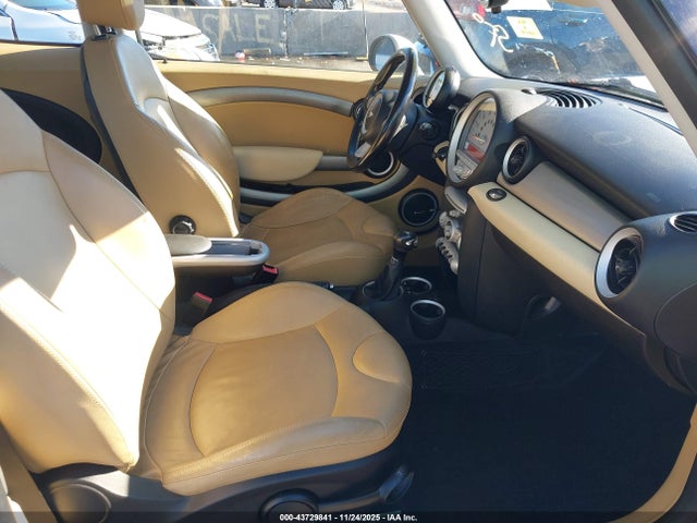 2010 MINI COOPER WMWMF3C56ATZ65306 Photo 4