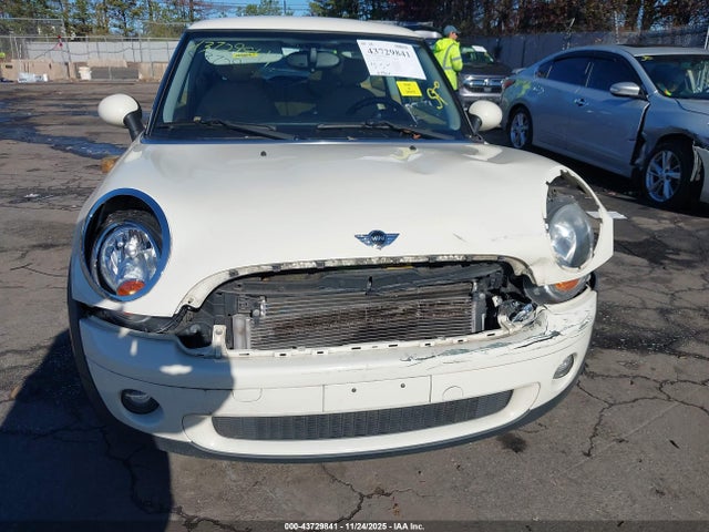 2010 MINI COOPER WMWMF3C56ATZ65306 Photo 5