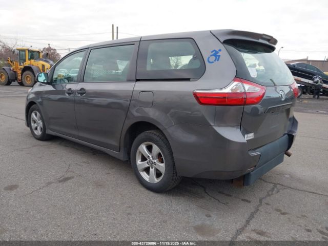 2018 TOYOTA SIENNA 5TDZZ3DC4JS922420 Photo 2