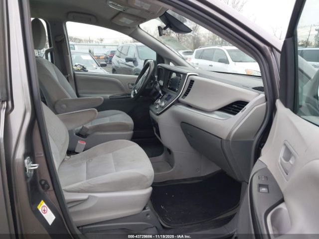 2018 TOYOTA SIENNA 5TDZZ3DC4JS922420 Photo 4