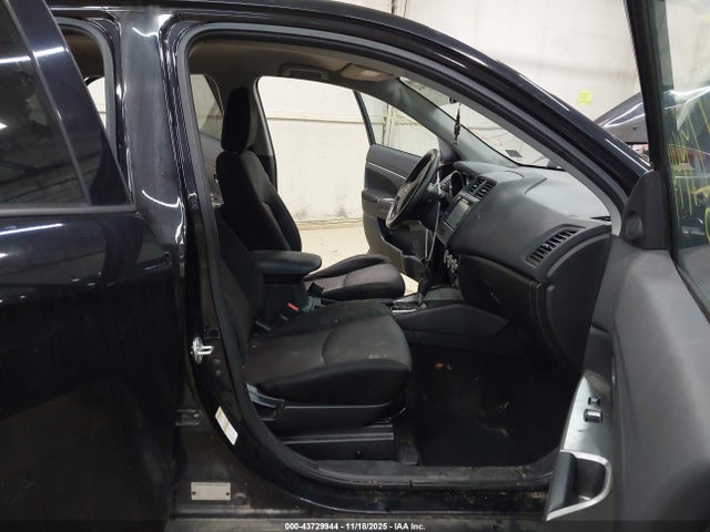 2018 MITSUBISHI OUTLANDER SPORT JA4AP3AU2JU012707 Photo 4