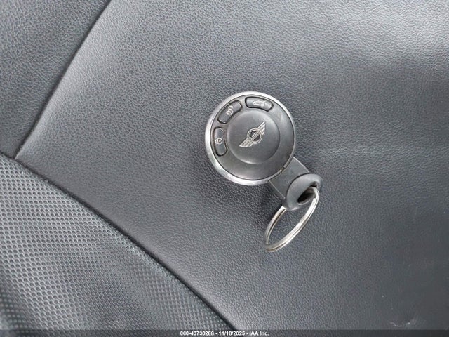 2011 MINI COOPER S WMWZP3C58BTX83854 Photo 10